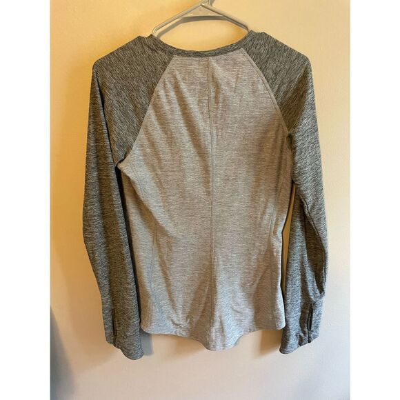 The North Face Women’s Gray Long Sleeve T-Shirt (SZ S/P) - Picture 3 of 3